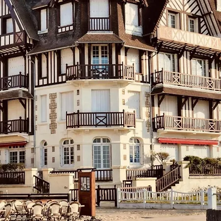 Les Planches A Deux Pas De La Trouville-sur-Mer