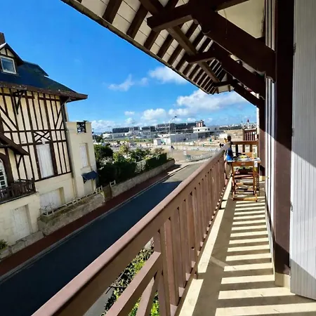 Les Planches A Deux Pas De La Trouville-sur-Mer